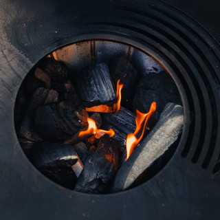 Le B.B.O 68 est un brasero-barbecue 2-en-1 pour des cuissons savoureuses au bois ou charbon. Malin,et prêt à transformer vos rep