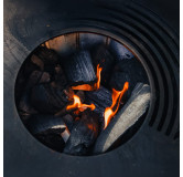 Le B.B.O 68 est un brasero-barbecue 2-en-1 pour des cuissons savoureuses au bois ou charbon. Malin,et prêt à transformer vos rep